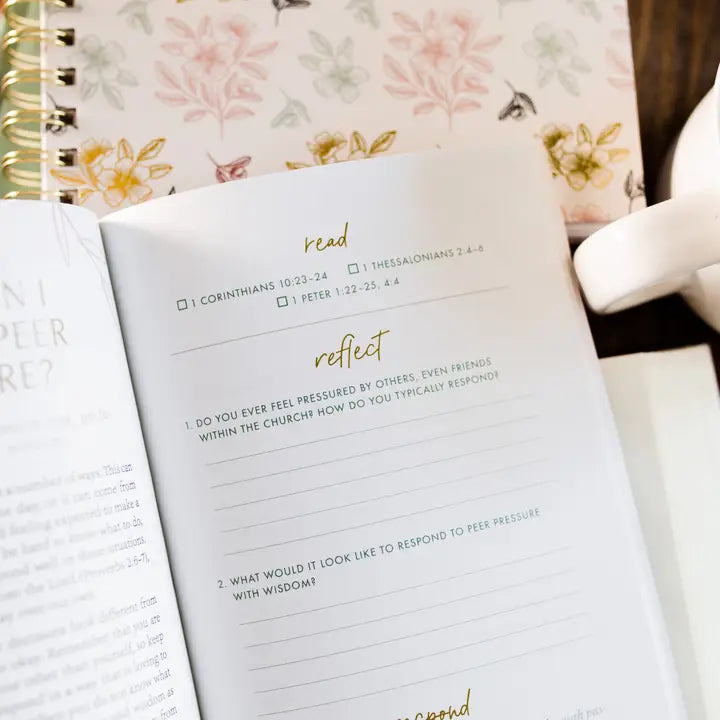 Confident in Christ, Meditations on Identity for Teens - Girls edition